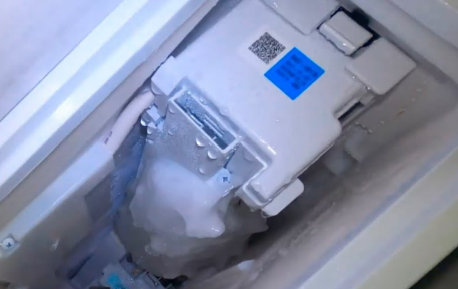 How To Easily Defrost Samsung Fridge Encompass Supply Chain Solutions   IceMakerFrostedOver 